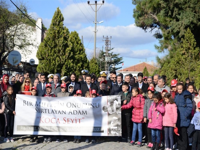 SEYİT ONBAŞININ TORUNLARI DEDELERİNİN SAVAŞTIĞI TOPRAKLARA GİTTİ