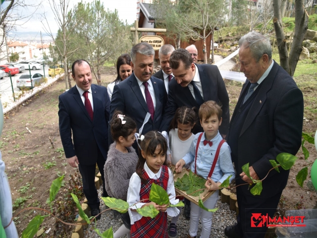 BU OKULUN DUVARI ORMAN, TAVANI GÖKYÜZÜ