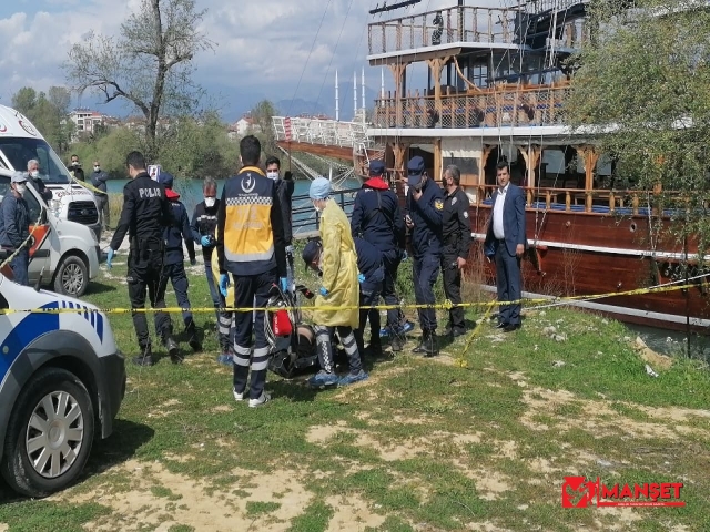 İnsanların gözü önünde kıyafetleri ile yürüyerek girdiği ırmakta boğuldu