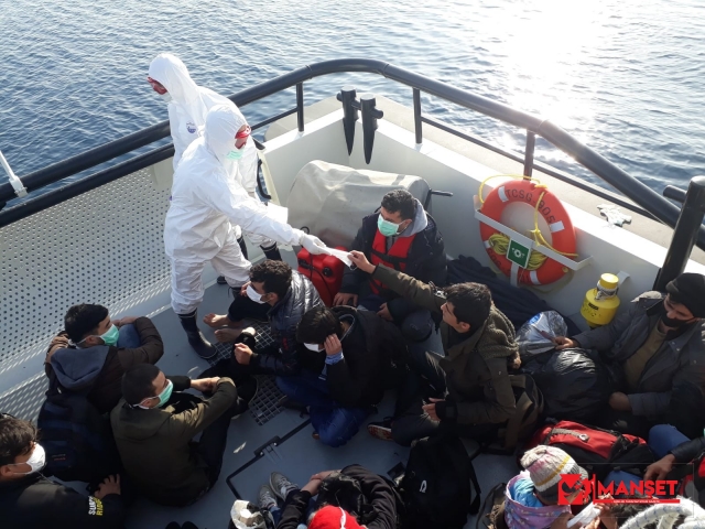 Ayvalık’ta 28 düzensiz göçmen Yunan sahil güvenliğin elinden kurtarıldı