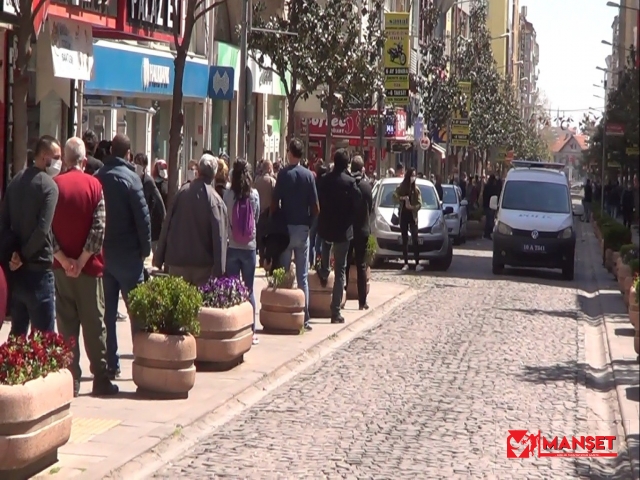 Banka önündeki sıra kavgasını polis bitirdi