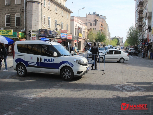 İnsan yoğunluğu artınca ilçe merkezi araç girişlerine kapatıldı