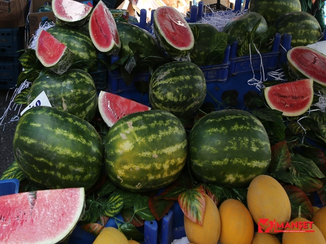 Kısıtlama öncesi cep yakan akşam pazarı