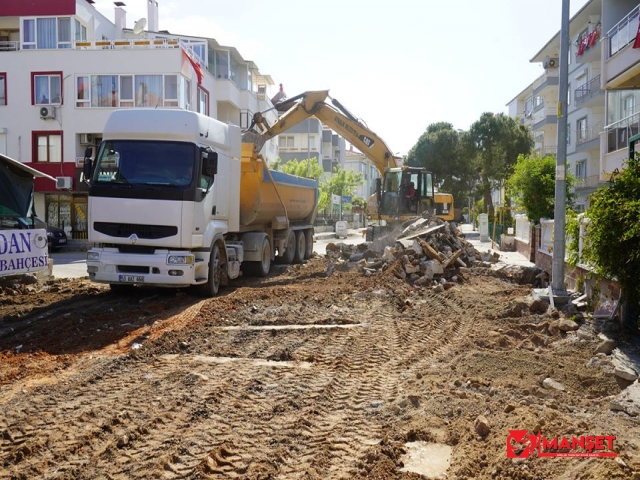 KÜÇÜKKÖY MAHALLESİ'NE 13.000 METRE KARE KİLİT PARKE TAŞ YOL