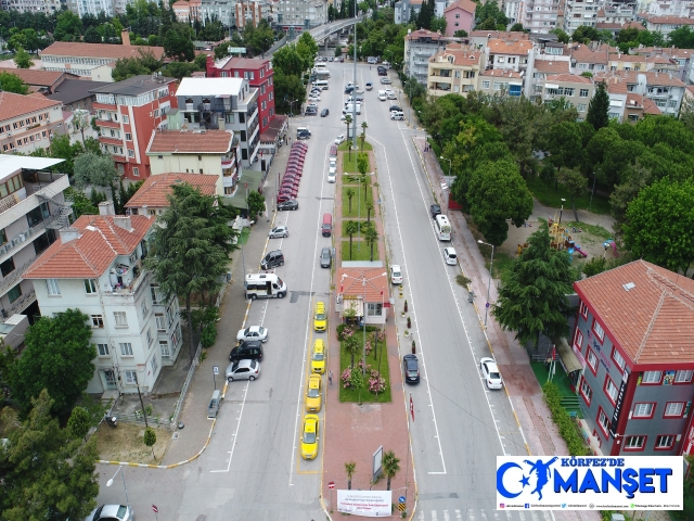 Altıeylül’de pazarcı esnafı yeni kurulan pazarda