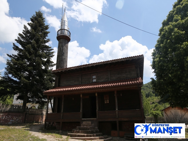 Çivi çakılmadan yapılan tarihi cami 136 yıldır ibadete açık