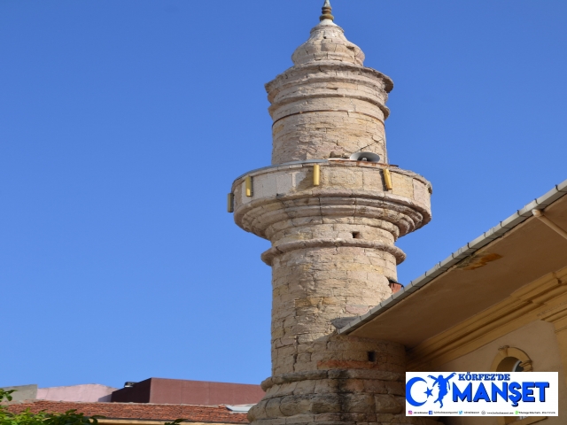 Asırlık caminin minaresi onarım bekliyor