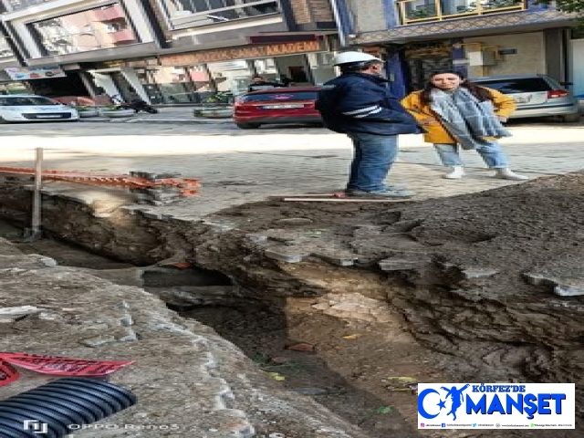 Edremit İlçesinde Elektrik kazı çalışması nedeniyle ana boru patlaması