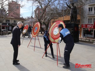 BURHANİYE’DE ÇANAKKALE ZEFERİ İÇİN ÇELENK SUNULDU