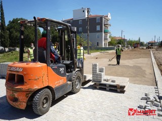 AYVALIK'A 60 BİN METRE KARE KİLİT PARKE YOL