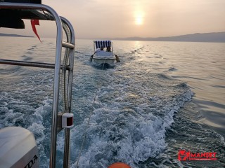 Ege Denizi’nde teknesi arızalanan çifti Sahil Güvenlik kurtardı