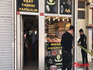 Müşteri gibi geldi, 200 bin liralık yüzük tablasını çaldı