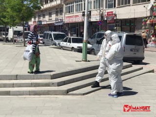 Sağlıkçılardan kaçan korona virüs şüphelisini polis yakaladı