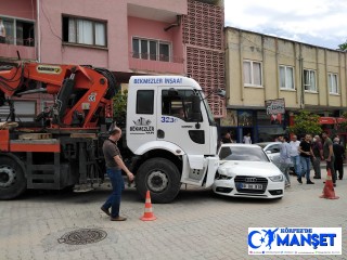 Freni boşalan iş makinesi dehşet saçtı