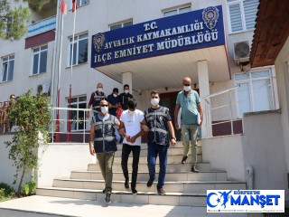 Balıkesir'de kendini polis olarak tanıtan dolandırıcıları yaşlı kadın kıskıvrak yakalattı