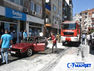 Park halindeki araç alev aldı