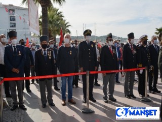 Ayvalık’ta Cumhuriyet Bayramı etkinlikleri çelenk sunma töreni ile başladı