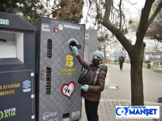 Hem çevreyi koruyor hem de can dostlara mama oluyor