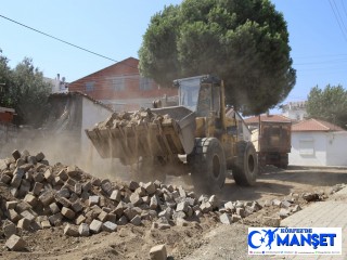 BURHANİYE BELEDİYESİ, 7 AYRI NOKTADA EŞ ZAMANLI YAPILAN YOL ÇALIŞMALARINA DEVAM EDİYOR!