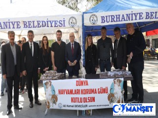 BAŞKAN DEVECİLER DÜNYA SOKAK HAYVANLARI GÜNÜNÜ HAYVANSEVERLER İLE KUTLADI